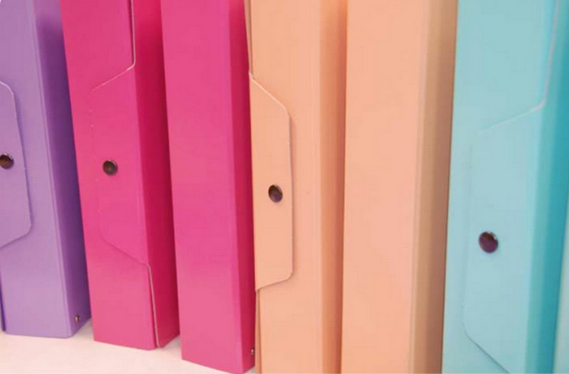 Portaprogetti con chiusura a bottonein prespan goffrato Colori Assortiti