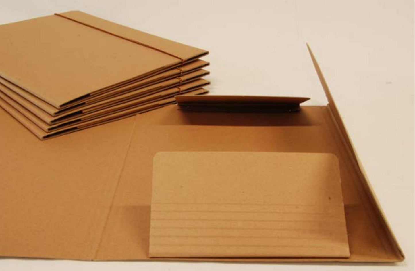 Cartelline a tre lembi con elastico tondo in cartoncino ecologico