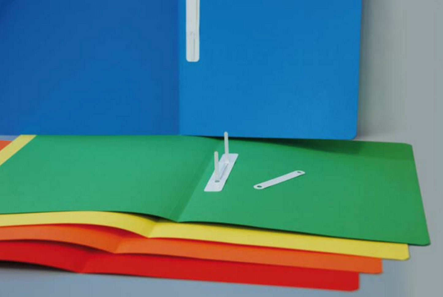 Cartelline con spillo in cartoncino luce