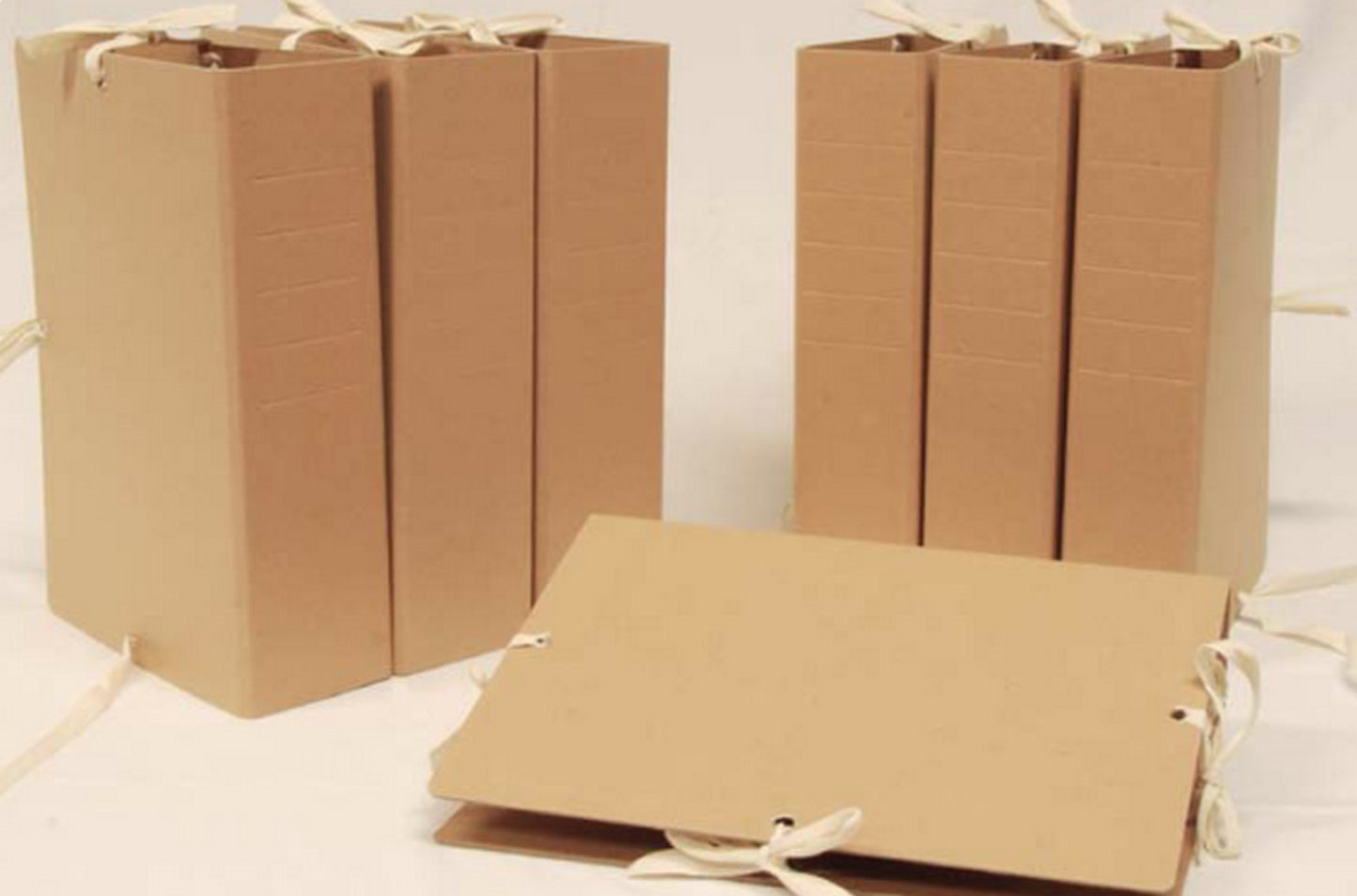 Faldoni con lacci in cartoncino ecologico